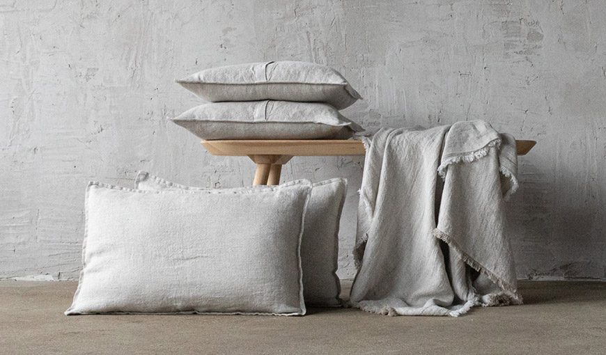 Linen throw and cushions